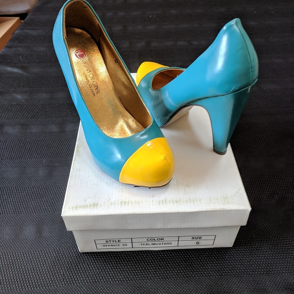 NIB - Urban Original Platform Pumps - Size 6